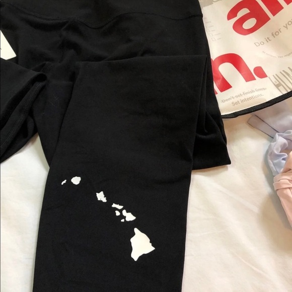 Rare Lululemon Hawaii Islands Stamped Leggings aize 8 - Picture 3 of 6